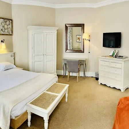 Le Hotel